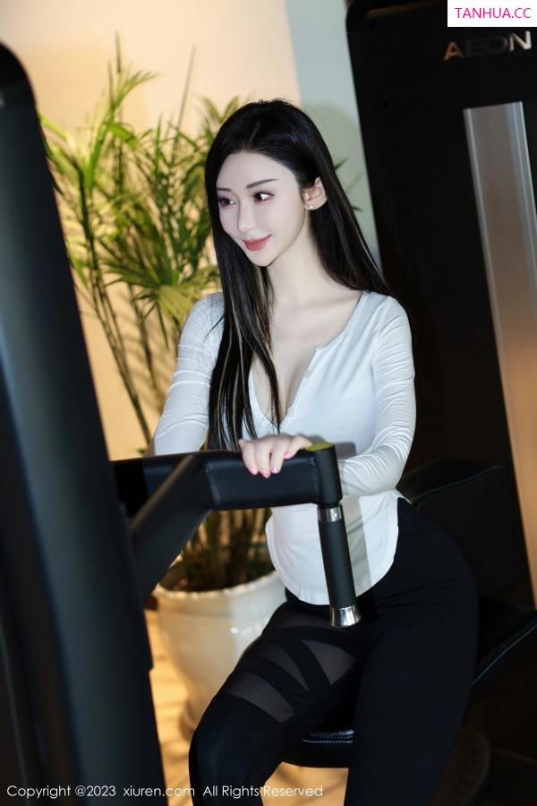  [XiuRen]高清写真图 2023.11.23 No.7705 田兮白 运动美腿第2张图片